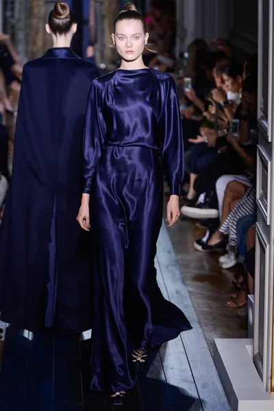 Look 11